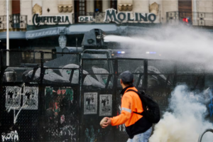 MARCHA UNIVERSITARIA: EL GOBIERNO CALIFICÓ LOS INCIDENTES COMO UN ATAQUE A LA DEMOCRACIA Y APUNTÓ A “GRUPOS DE TAREA”